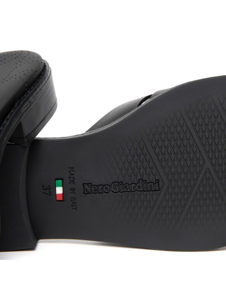 Nero Giardini sandalo basso a ciabatta